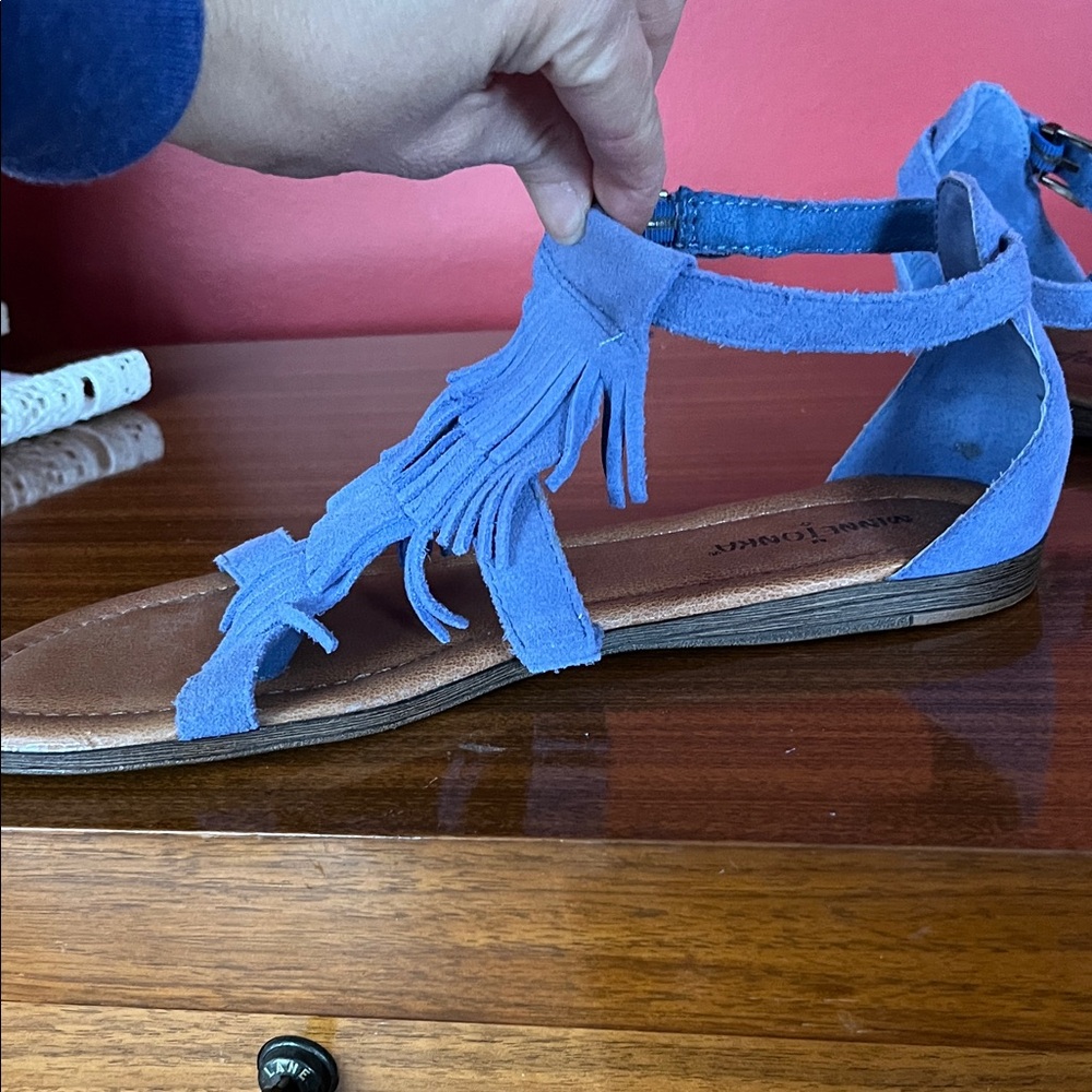 New Minnetonka Blue suede Fringe Sandals - Picture 5 of 15